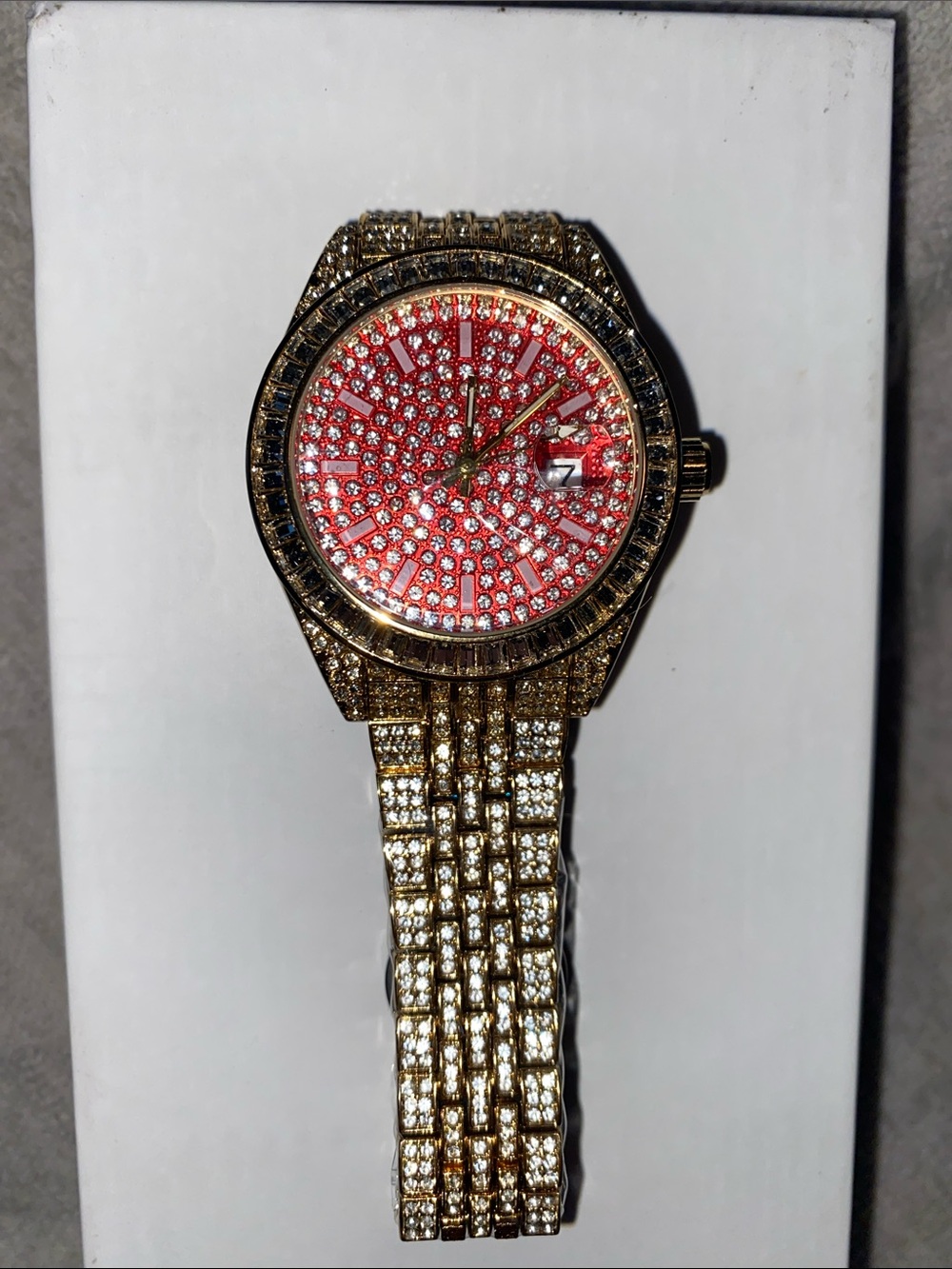 Oh so pretty quartz moissanite stainless steel watch with calendar.
